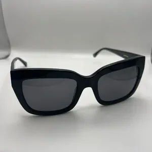 Johnny Was Marianne Sunglasses excellent condition. Johnny Was Marianne Sunglasses - Green | Editorialist main image 3